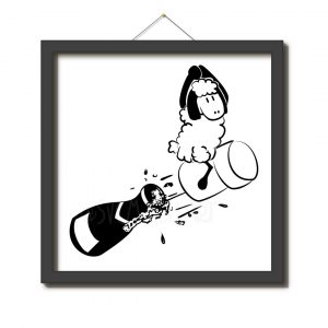 Illustration: Schampus-Schaf (Comic) - Aus einer Sektflasche knallt ein Korken. Sekt sprudelt aus der Flasche. Ein Schaf sitzt auf dem aus der Flasche fliegenden Korken und hält seine Hände über dem Kopf.